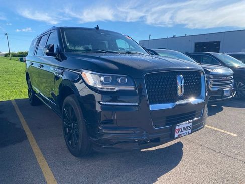 Used 2022 Lincoln Navigator L Reserve w/ Monochromatic Package AWD/4WD image 4