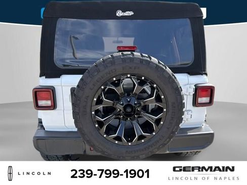 Used 2019 Jeep Wrangler Unlimited Sahara AWD/4WD image 6