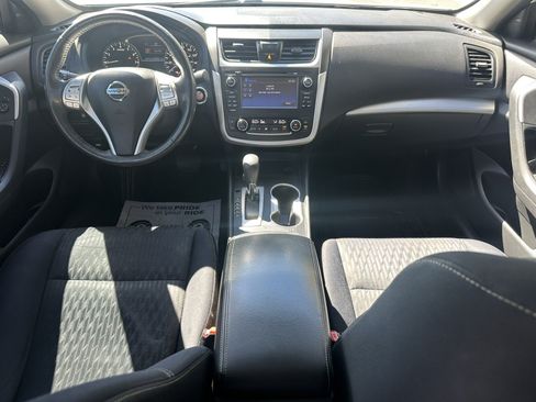 Used 2017 Nissan Altima 2.5 SV w/ Convenience Package FWD image 17