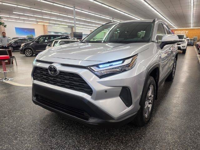 Used 2025 Toyota RAV4 XLE AWD/4WD image 2