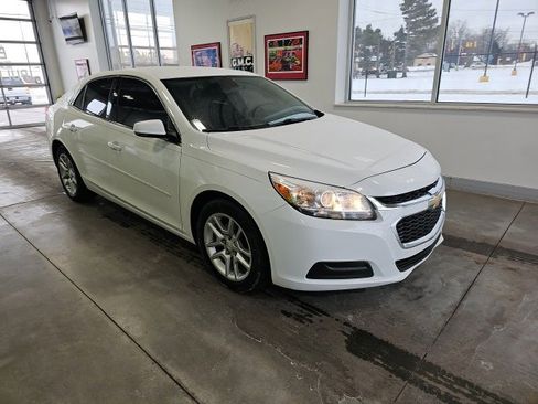 Used 2015 Chevrolet Malibu LT w/ Power Convenience Package image 3