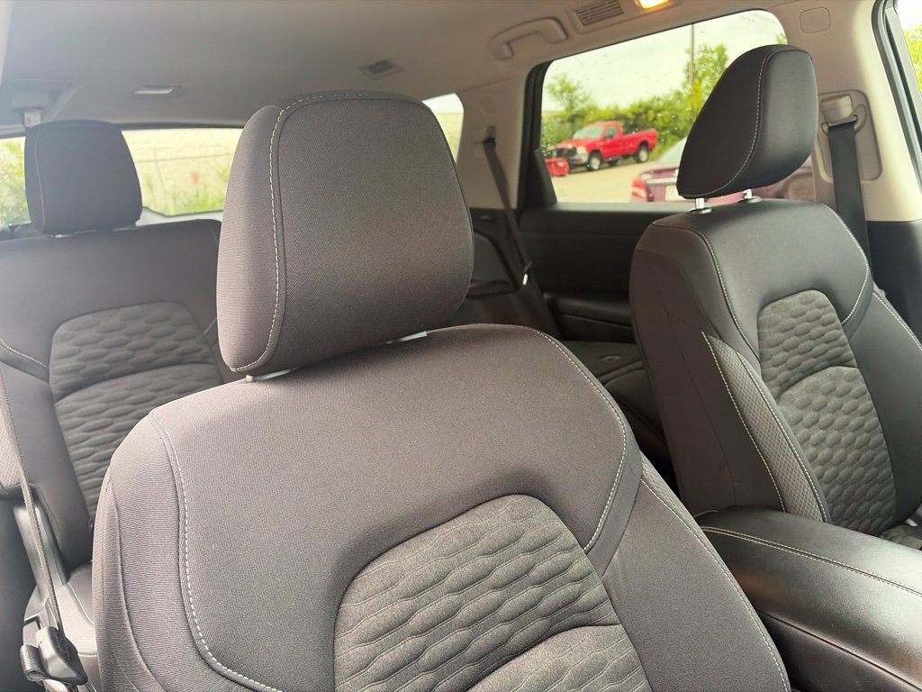 Used 2022 Nissan Pathfinder SV FWD image 13