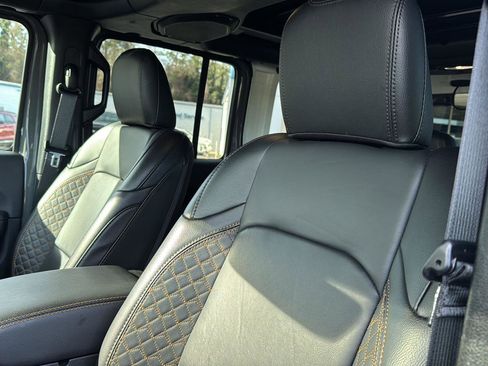 Used 2023 Jeep Wrangler Unlimited Sahara image 26