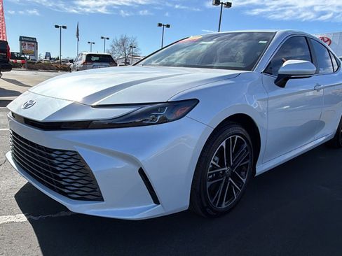 Used 2025 Toyota Camry XLE image 7