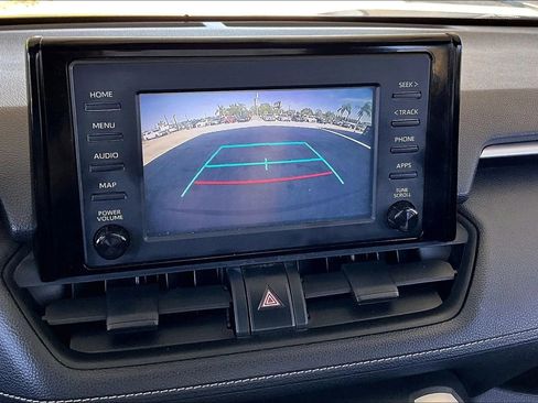 Used 2019 Toyota RAV4 LE FWD image 13