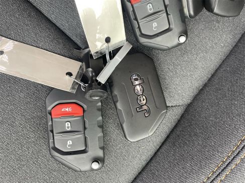 New 2025 Jeep Gladiator Sport image 33