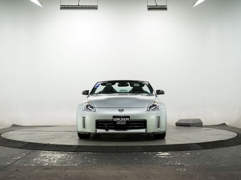 Used 2007 Nissan 350Z Enthusiast RWD image 9
