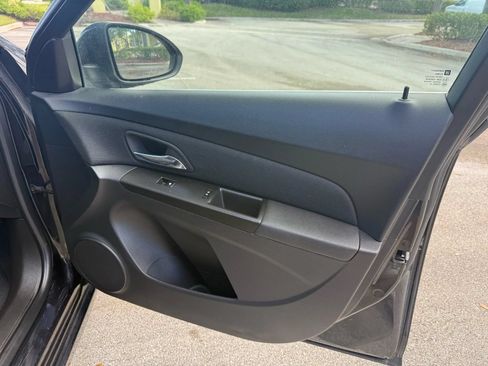 Used 2016 Chevrolet Cruze LT FWD image 8