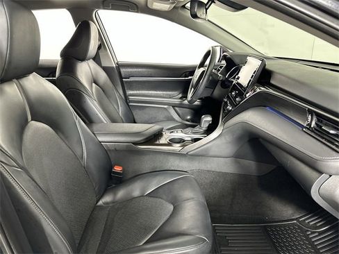 Used 2022 Toyota Camry XLE image 29