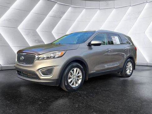 Used 2016 Kia Sorento LX w/ LX Convenience Package image 1