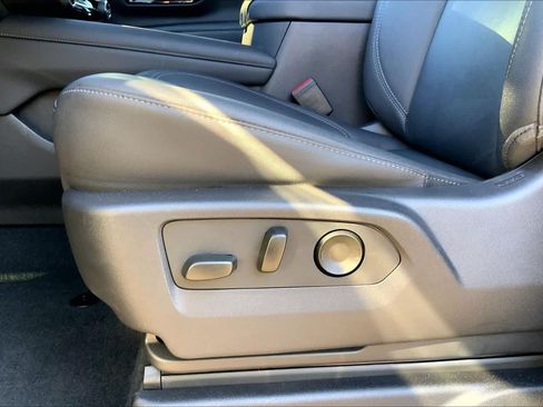 Used 2025 Chevrolet Tahoe LT w/ Comfort Package AWD/4WD image 31
