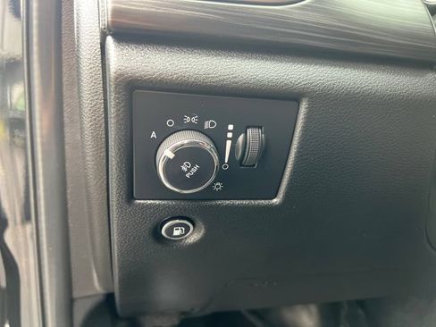 Certified 2022 Jeep Grand Cherokee Laredo X AWD/4WD image 13
