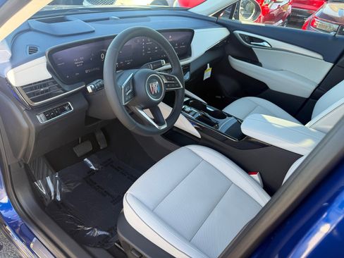 Used 2025 Buick Envision Avenir AWD/4WD image 12