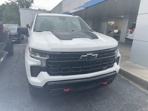 Used 2022 Chevrolet Silverado 1500 LT Trail Boss w/ Convenience Package II AWD/4WD image 4