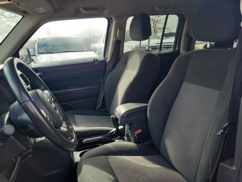 Used 2017 Jeep Patriot Latitude AWD/4WD image 14