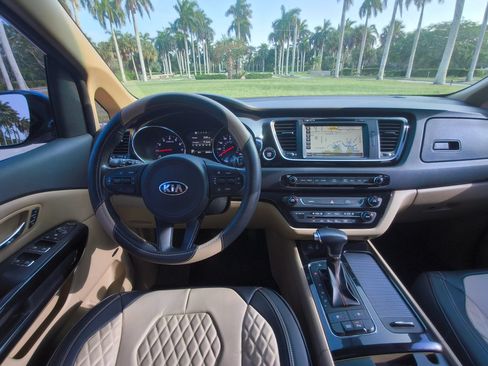 Used 2018 Kia Sedona SX FWD image 8