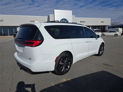 Used 2022 Chrysler Pacifica Touring-L w/ S Appearance Package