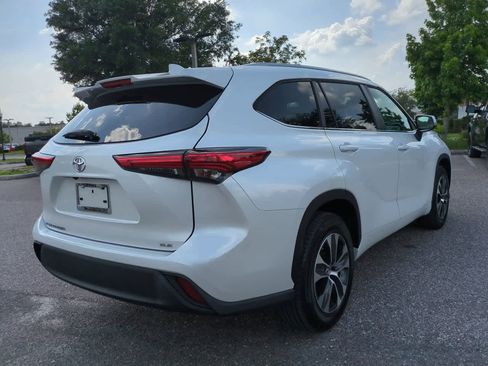 Used 2023 Toyota Highlander XLE FWD image 6