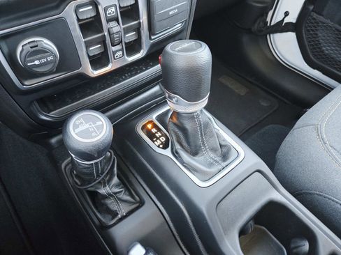 Used 2024 Jeep Gladiator Sport image 33