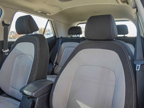 Used 2022 Hyundai Venue SEL image 11