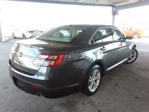 Used 2018 Ford Taurus SE FWD image 5