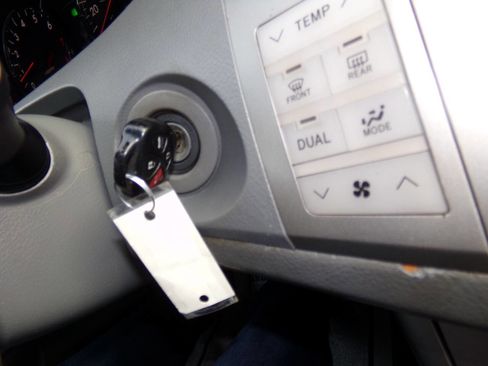 Used 2009 Toyota Avalon XL image 55