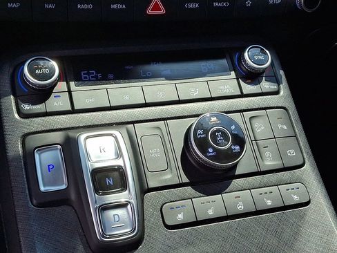 Used 2024 Hyundai Palisade Limited AWD/4WD image 16