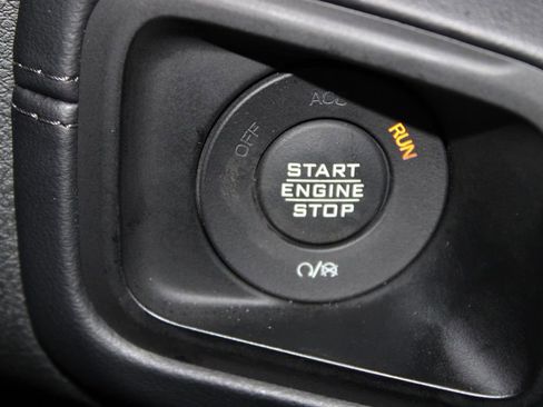 Used 2025 Jeep Wrangler Unlimited Sahara image 26