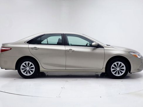 Used 2017 Toyota Camry LE FWD image 3