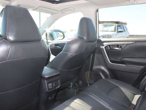 Used 2022 Toyota RAV4 XLE Premium FWD image 9