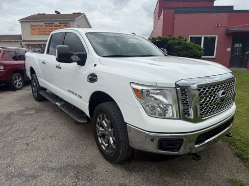 Used 2019 Nissan Titan SV w/ SV Convenience Package AWD/4WD image 6