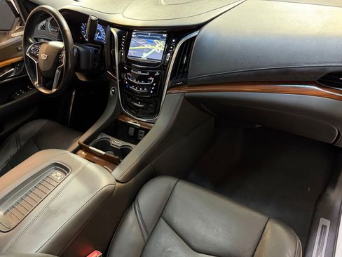 Used 2018 Cadillac Escalade Luxury RWD image 49