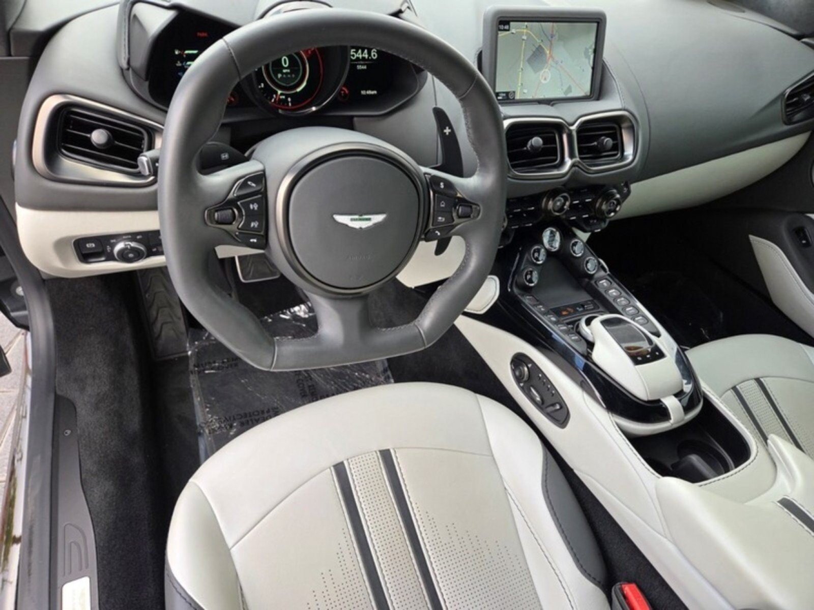 Used 2023 Aston Martin V8 Vantage Roadster RWD image 15