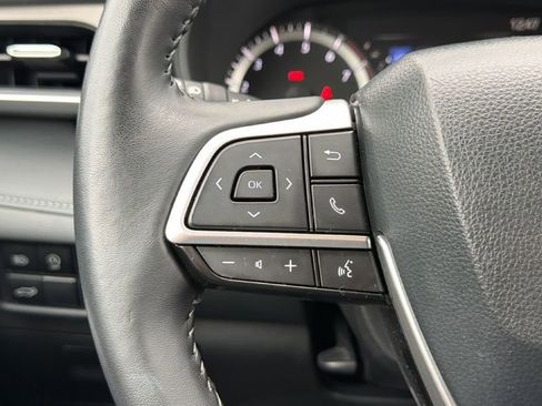 Certified 2025 Toyota Highlander LE FWD image 25