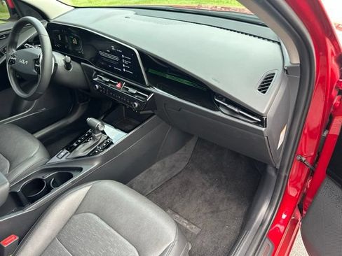 Certified 2024 Kia Niro FWD image 28