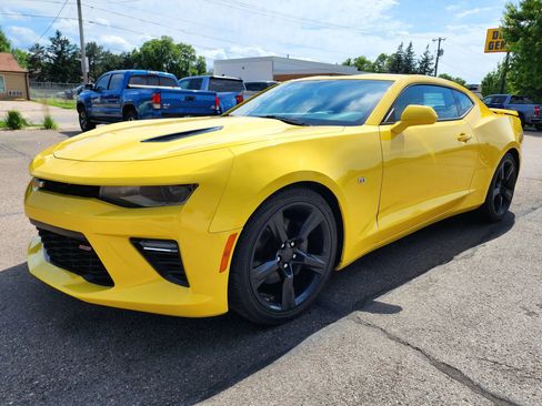 Used 2016 Chevrolet Camaro SS RWD image 4