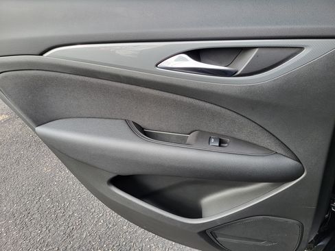 Used 2019 Buick Regal Preferred w/ Sights and Sounds Package image 11