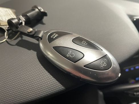 Used 2025 Hyundai Elantra SEL image 25