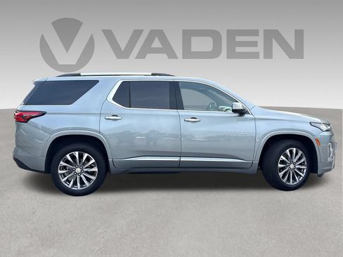 Used 2023 Chevrolet Traverse Premier FWD image 34
