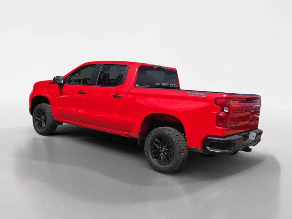 Used 2025 Chevrolet Silverado 1500 Custom Trail Boss w/ Dark Appearance Package AWD/4WD image 3