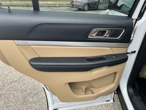 Used 2016 Ford Explorer XLT w/ Equipment Group 202A image 28