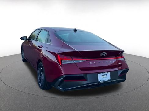Used 2025 Hyundai Elantra Limited image 11