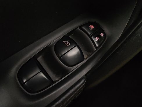 Used 2020 Nissan Rogue Sport S image 27