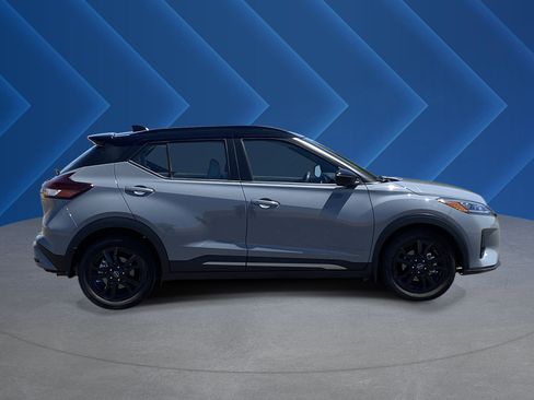 Used 2023 Nissan Kicks SR w/ SR Premium Package FWD image 3