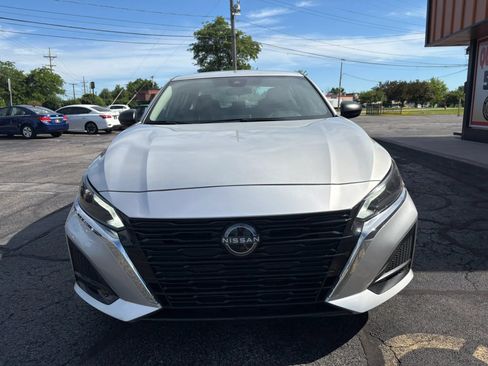 Used 2024 Nissan Altima 2.5 SV FWD image 7