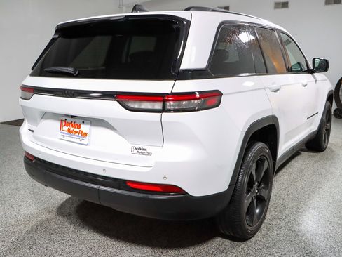 Used 2023 Jeep Grand Cherokee Altitude image 7