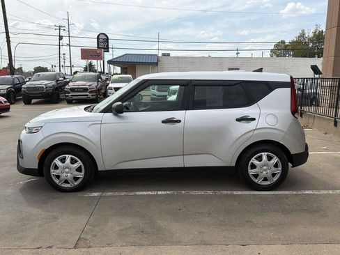 Used 2021 Kia Soul LX FWD image 8