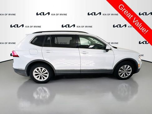 Used 2018 Volkswagen Tiguan SE w/ Panoramic Sunroof Package FWD image 8