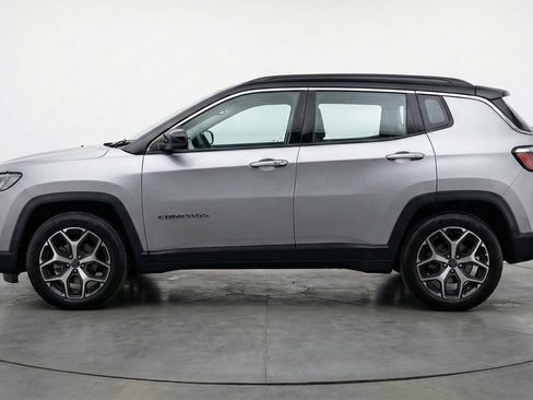Used 2025 Jeep Compass Limited image 5