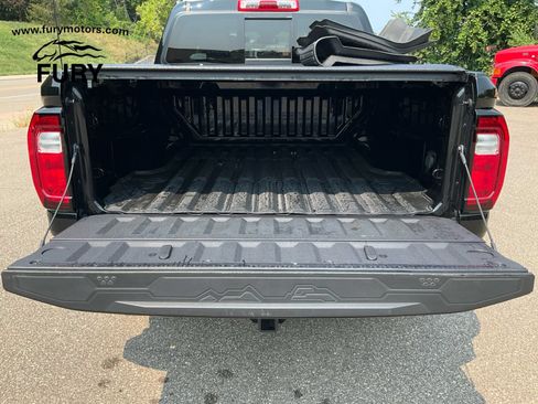 Used 2024 GMC Canyon Elevation w/ Elevation Premium Package AWD/4WD image 18